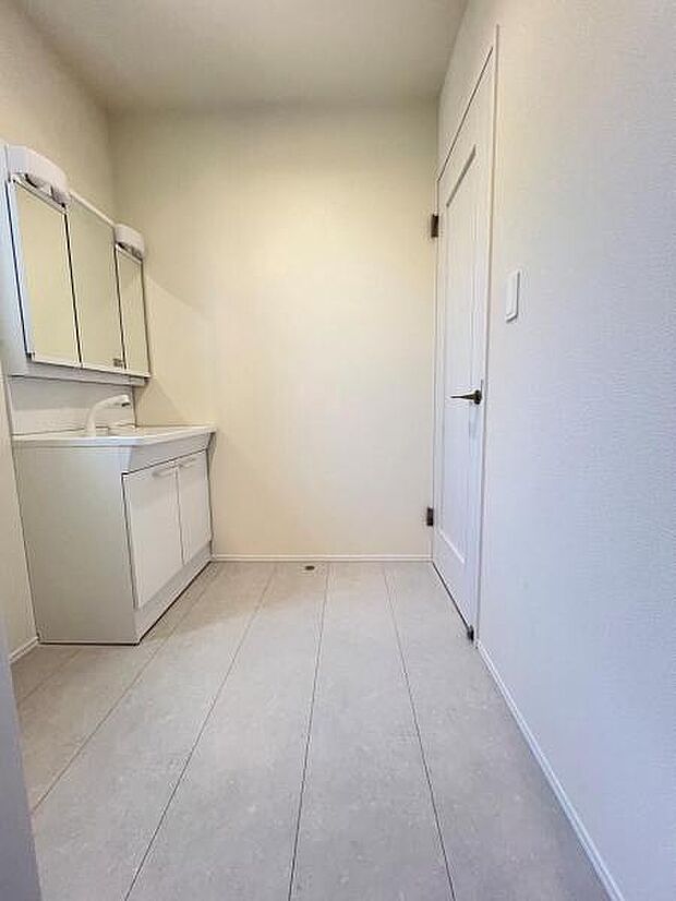 脱衣所は小さなお子様がいるご家庭にも重宝されます。