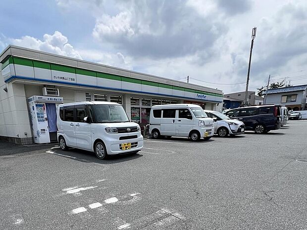 ファミリーマート さいたま原山二丁目店まで約530m(徒歩7分)