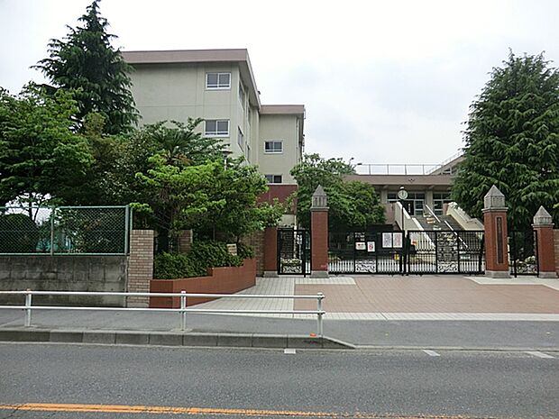 さいたま市立南浦和中学校まで約470m(徒歩6分)