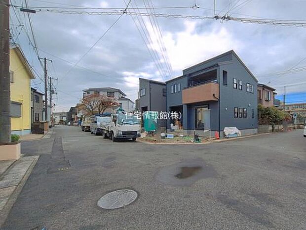 前面道路を含めた現地写真です。