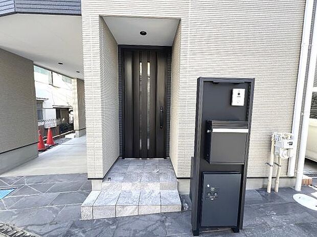 綺麗で明るい玄関でお客様をお迎えいただけます。