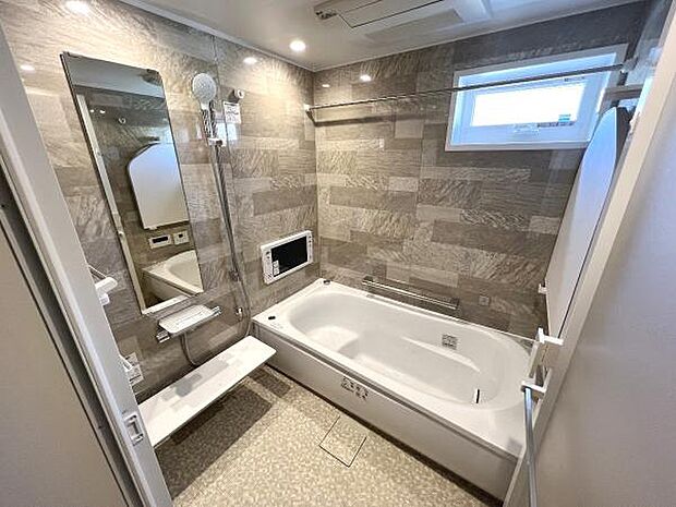 スタイリッシュな浴室で1日の疲れをゆったり癒されるのもいいですね。