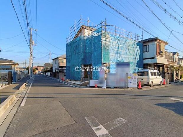 前面道路を含めた現地写真です。