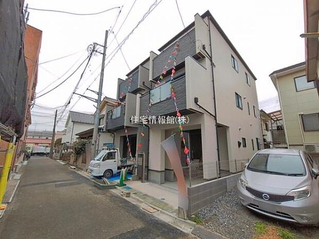 前面道路を含めた現地写真です。