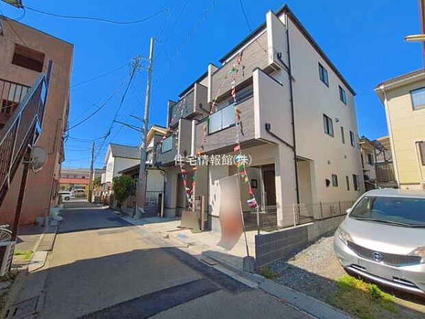 前面道路を含めた現地写真です。