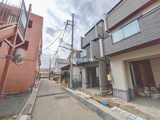 前面道路を含めた現地写真です。