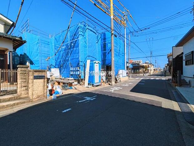 前面道路を含めた現地写真です。