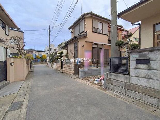 前面道路を含めた現地写真です。