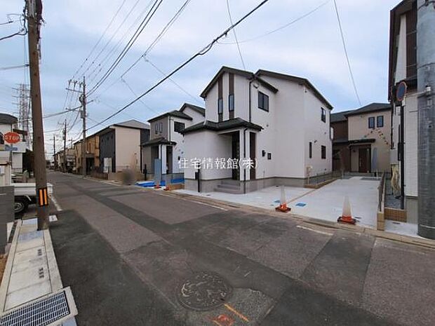 前面道路を含めた現地写真です。