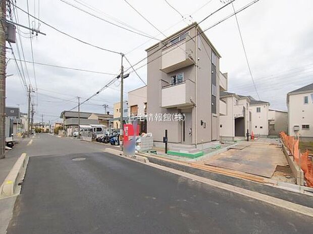 前面道路を含めた現地写真です。