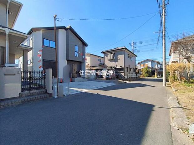 前面道路を含めた現地写真です。