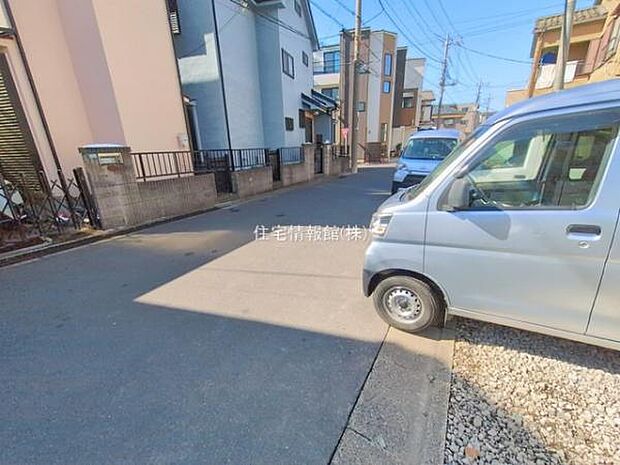 前面道路を含めた現地写真です。