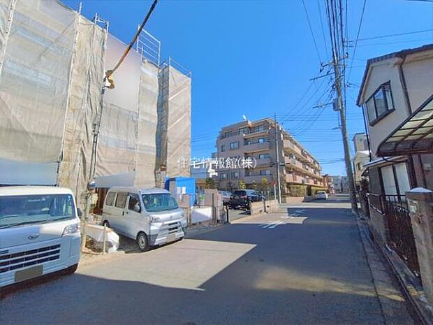 前面道路を含めた現地写真です。