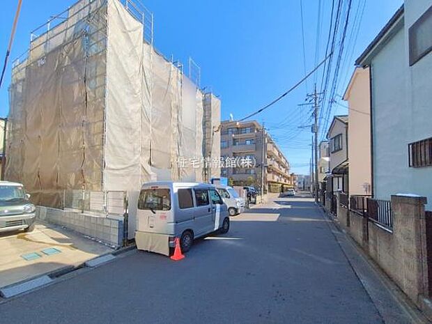 前面道路を含めた現地写真です。