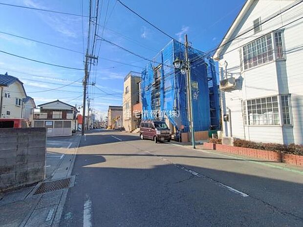 前面道路を含めた現地写真です。