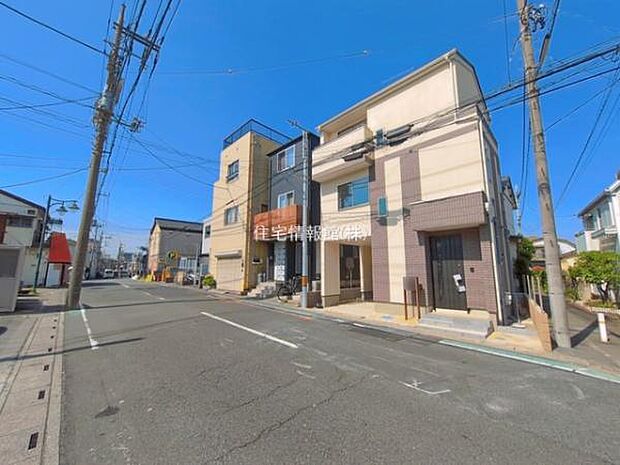 前面道路を含めた現地写真です。
