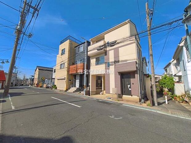 前面道路を含めた現地写真です。