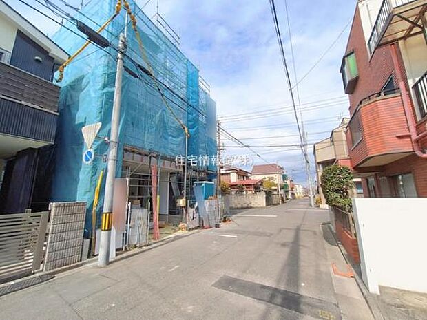 前面道路を含めた現地写真です。