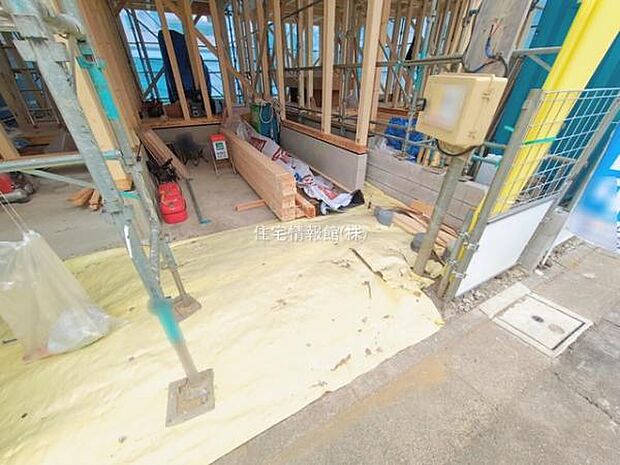 前面道路を含めた現地写真です。