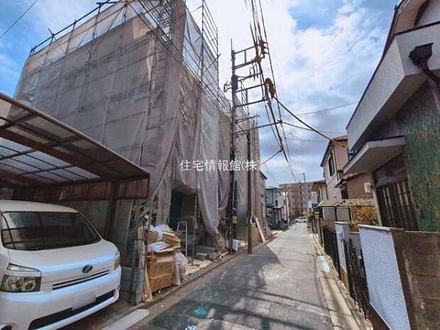 前面道路を含めた現地写真です。