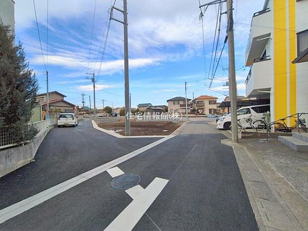 前面道路を含めた現地写真です。