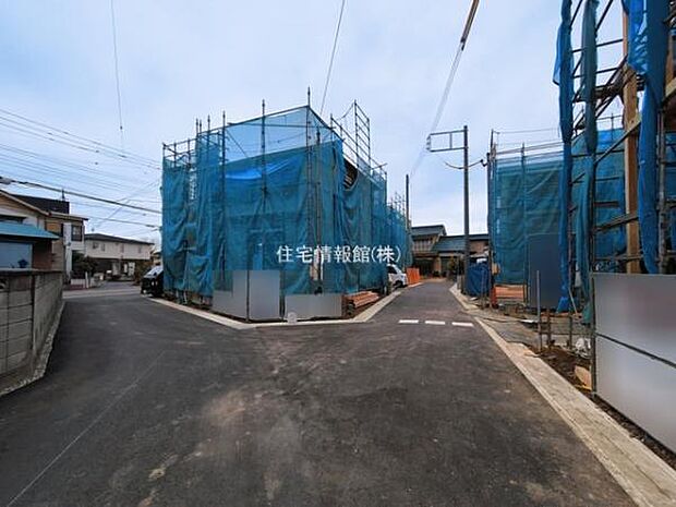 前面道路を含めた現地写真です。