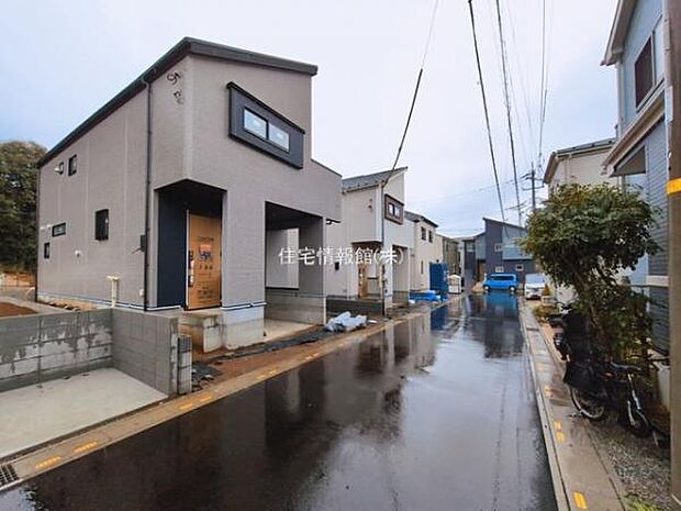 前面道路を含めた現地写真です。