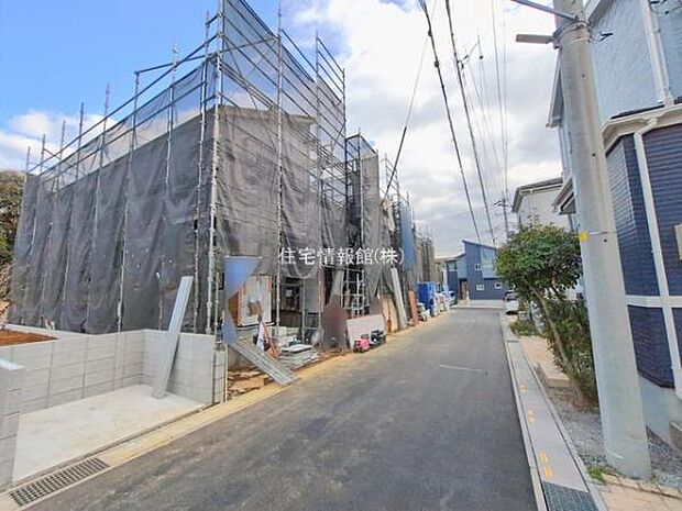 前面道路を含めた現地写真です。