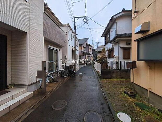 前面道路を含めた現地写真です。