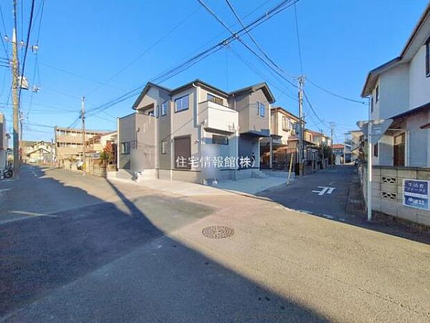 前面道路を含めた現地写真です。