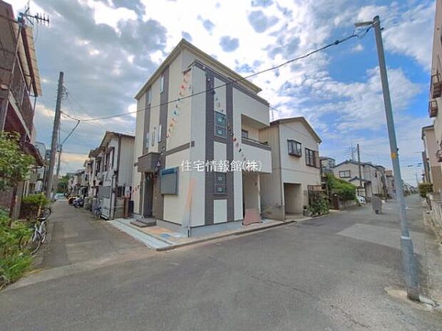 前面道路を含めた現地写真です。