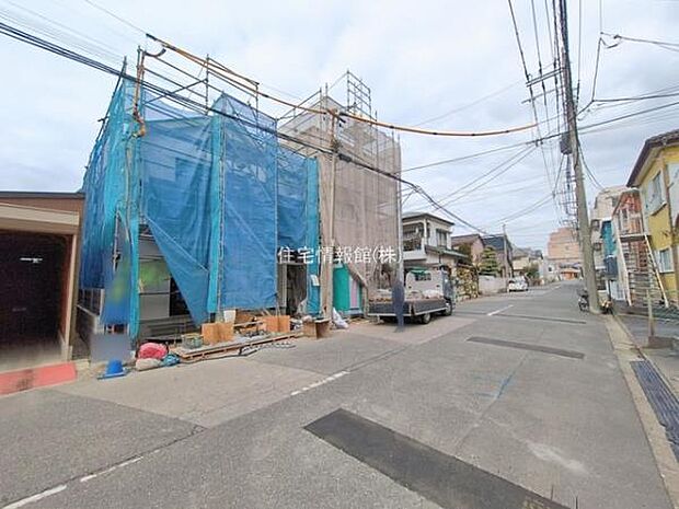 前面道路を含めた現地写真です。