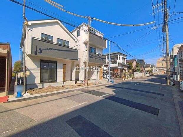 前面道路を含めた現地写真です。