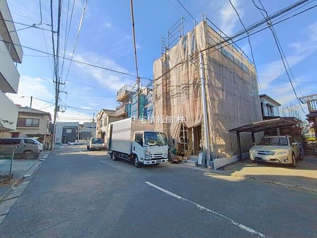 前面道路を含めた現地写真です。
