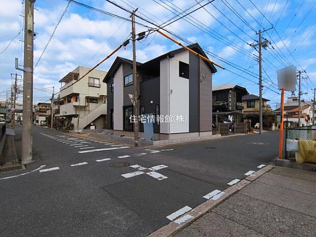 前面道路を含めた現地写真です。