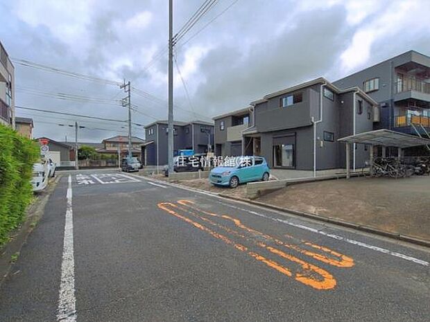 前面道路を含めた現地写真です。