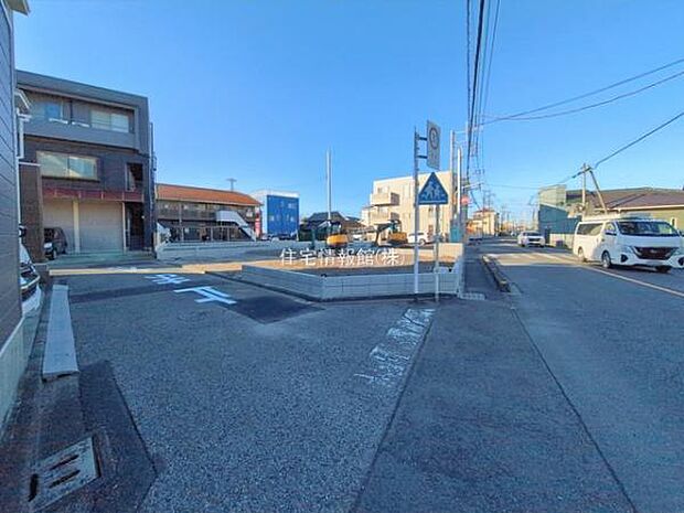 前面道路を含めた現地写真です。