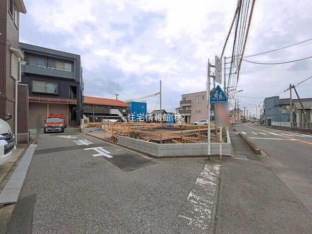 前面道路を含めた現地写真です。