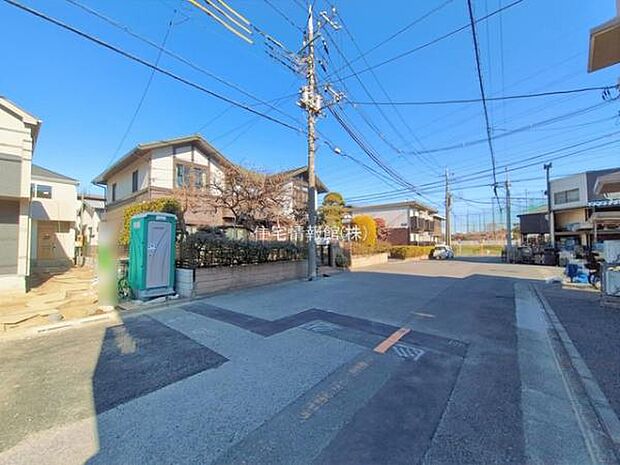 前面道路を含めた現地写真です。