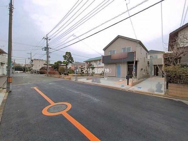 前面道路を含めた現地写真です。