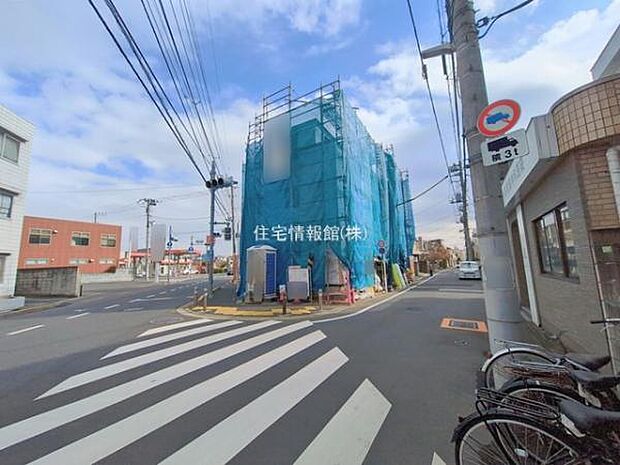 前面道路を含めた現地写真です。