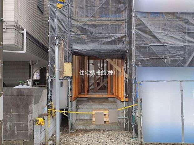 前面道路を含めた現地写真です。