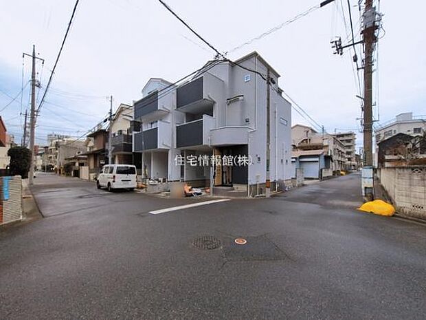 前面道路を含めた現地写真です。