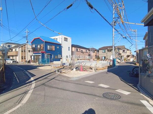 前面道路を含めた現地写真です。