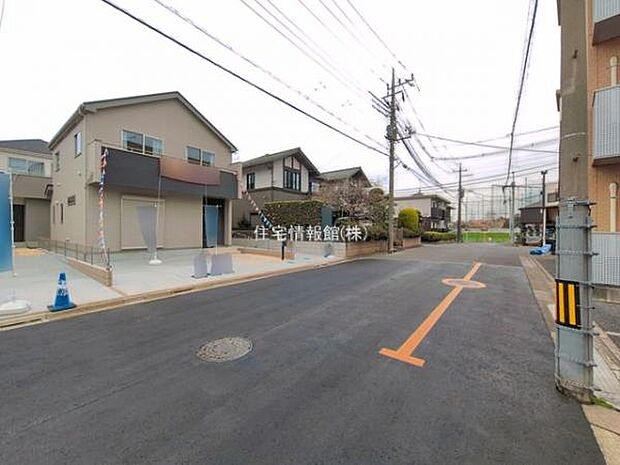 前面道路を含めた現地写真です。