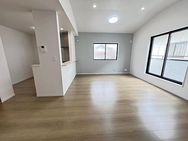 ご家族の温かい時間を演出するダイニングスペースです。