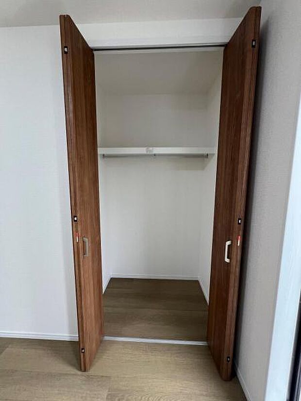 いつでもお部屋をスッキリお使い頂ける収納スペースを設置。