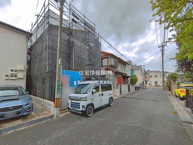 前面道路を含めた現地写真です。