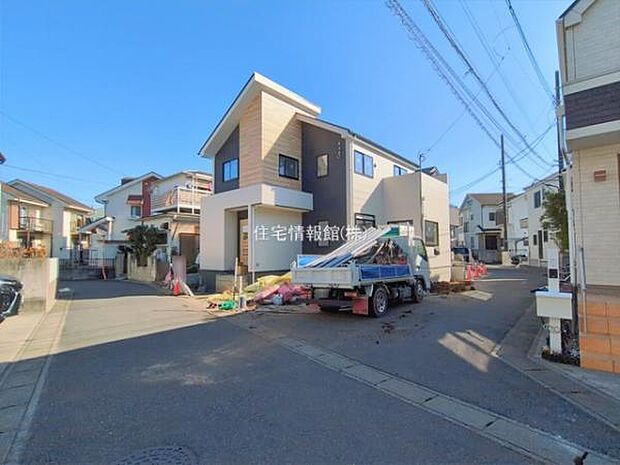 前面道路を含めた現地写真です。