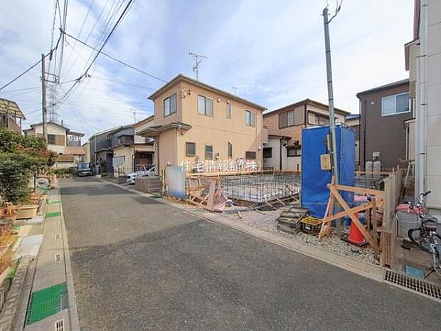 前面道路を含めた現地写真です。